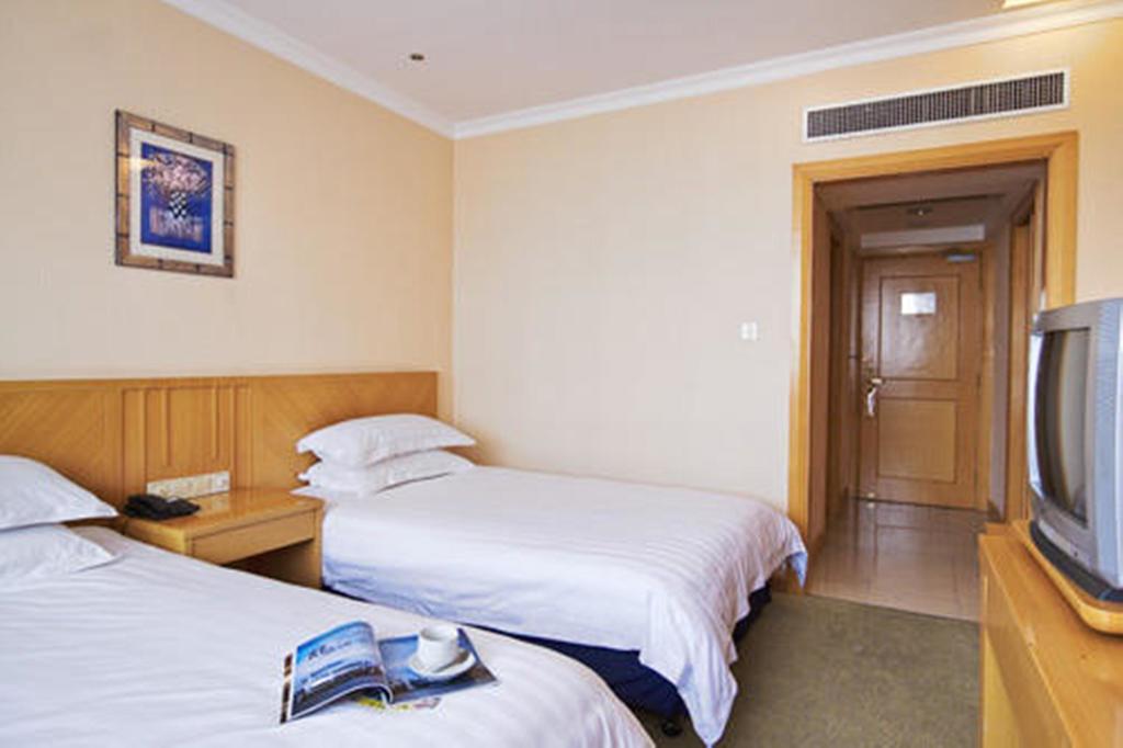 Greentree Inn Shanghai West Huaxia Road Metro Station Express Hotel מראה חיצוני תמונה